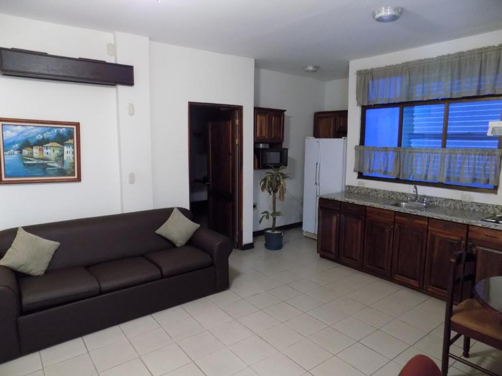 Kuchyň nebo kuchyňský kout v ubytování Hotel Plaza Real Suites & Apartments San Jose