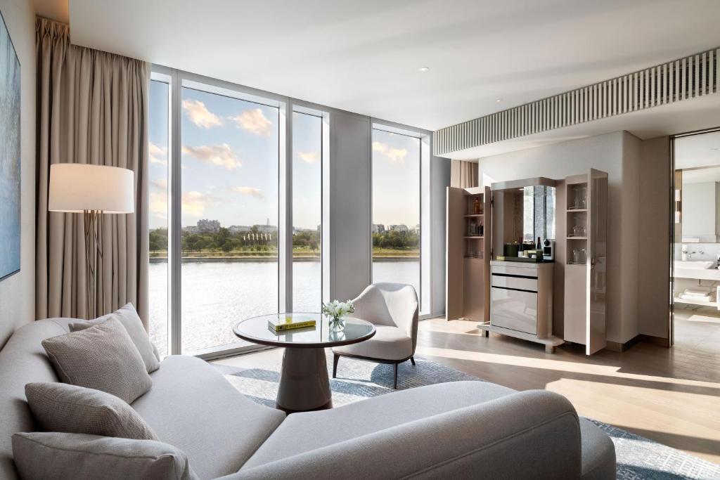 
St. Regis Junior King Suite with River View
