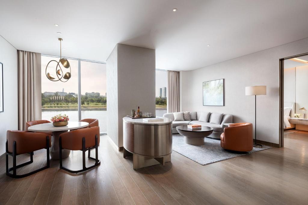 
Caroline Astor King Suite with River View
