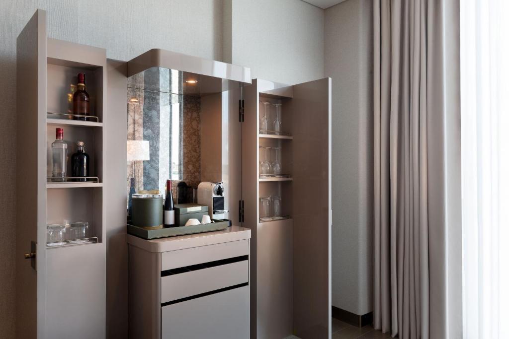 Kuchyň nebo kuchyňský kout v ubytování The St. Regis Belgrade