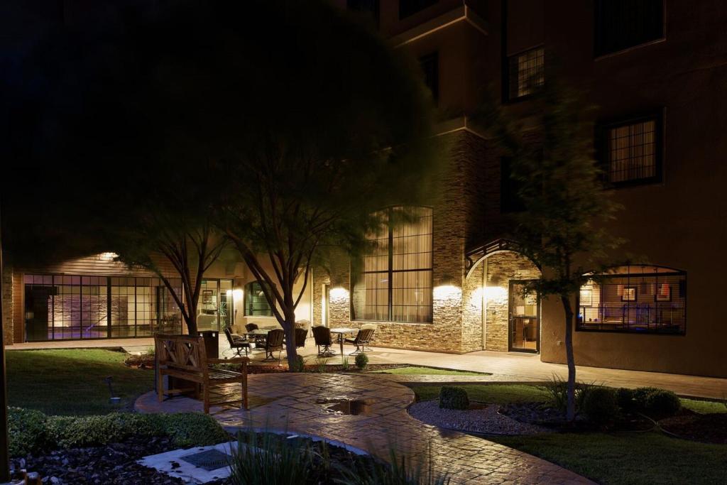 Zahrada ubytování Staybridge Suites Chihuahua by IHG