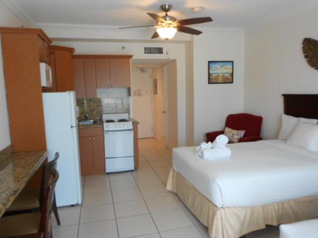 Ocean Front Casablanca Studios with FULL KITCHENS & Beach access By BL Rentals - Studio With Balcony