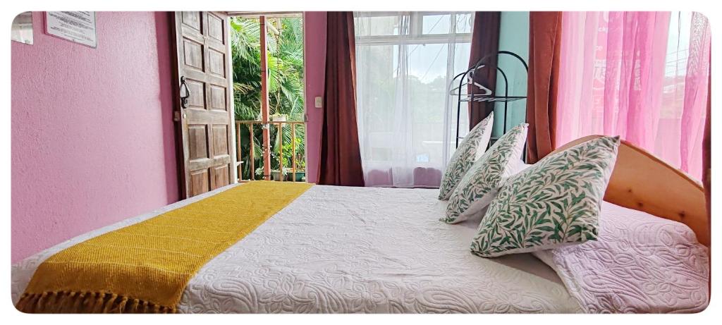 Hotel & Hostel Sloth Backpackers - Chambre Double Avec Balcon