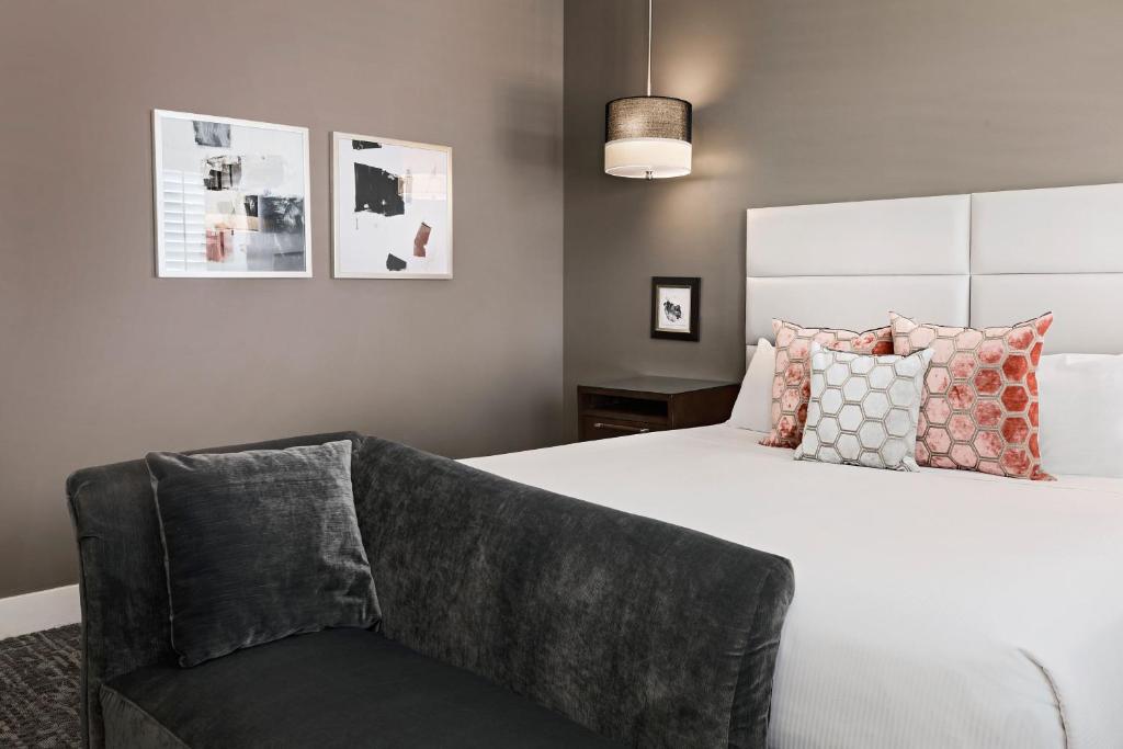Ambassador Hotel Oklahoma City, Autograph Collection - Zimmer Mit Kingsize-Bett