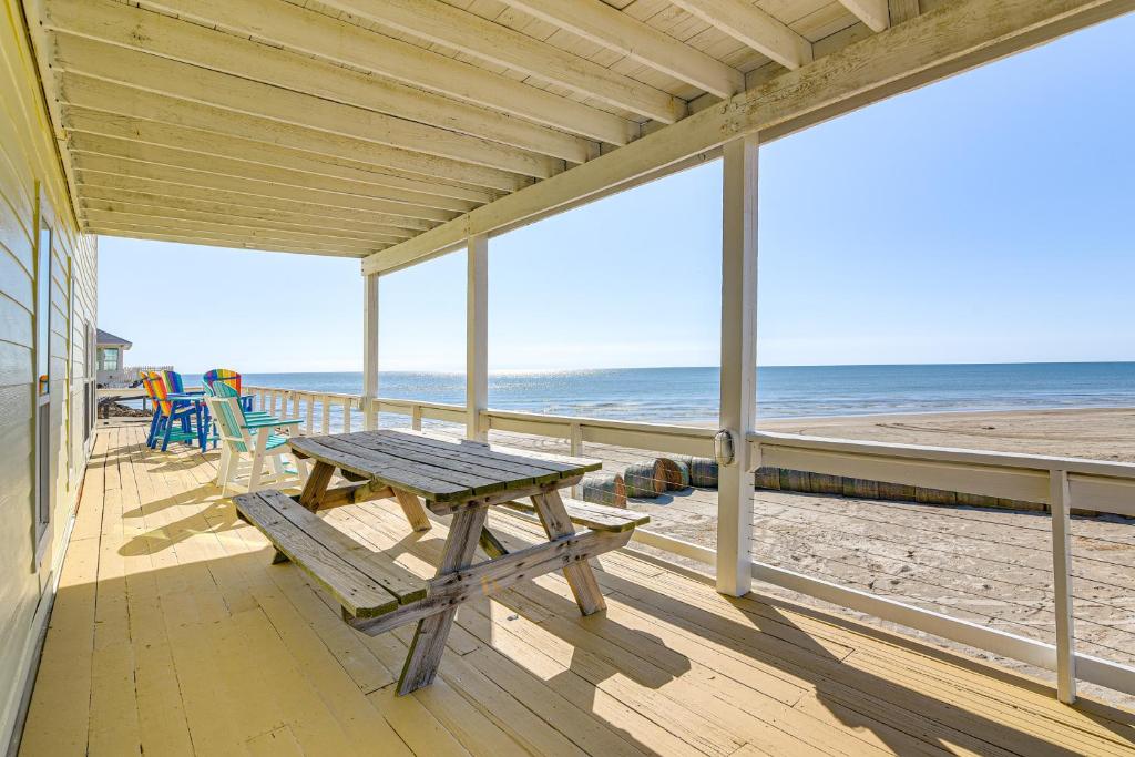 Beachfront Home w/ Deck + Views in Freeport!, Freeport (updated prices ...