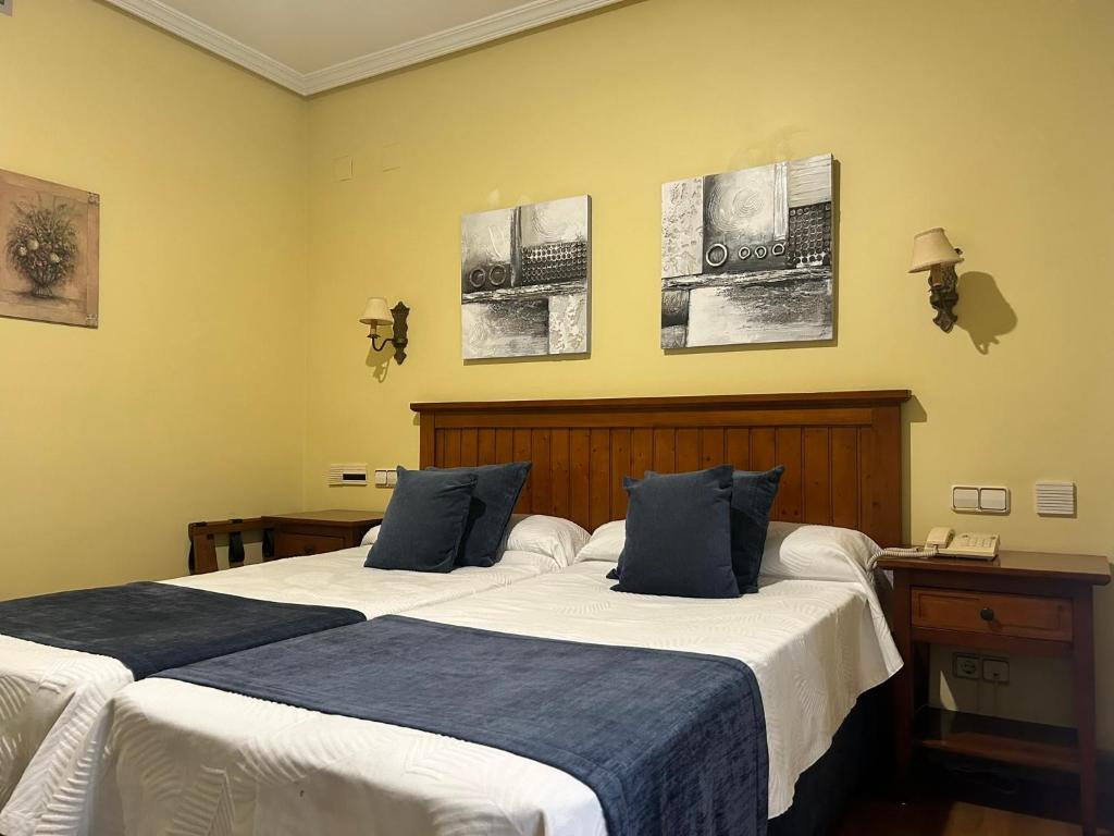 Postel nebo postele na pokoji v ubytování Hotel Casona de la Reyna