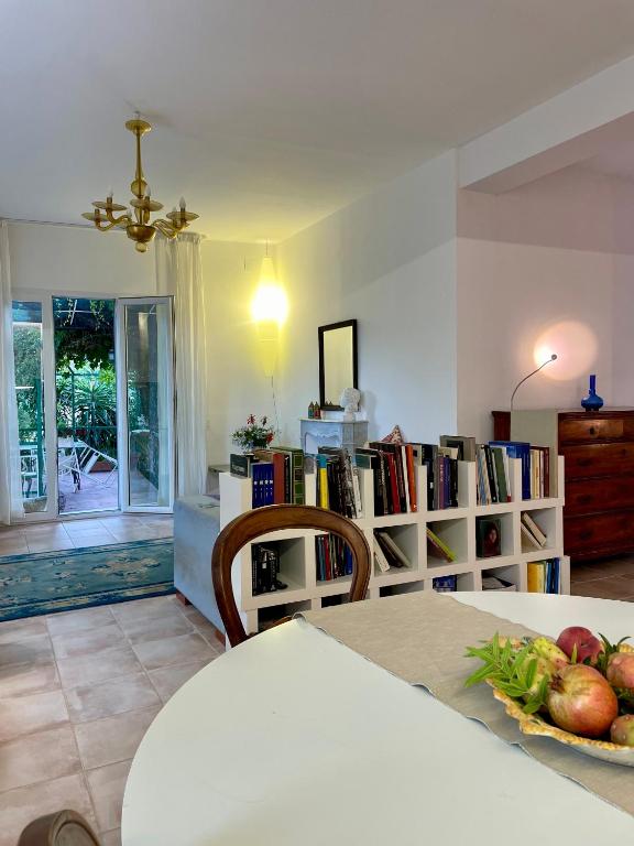 Area soggiorno di Villa Salina - Vicina al mare con giardino privato