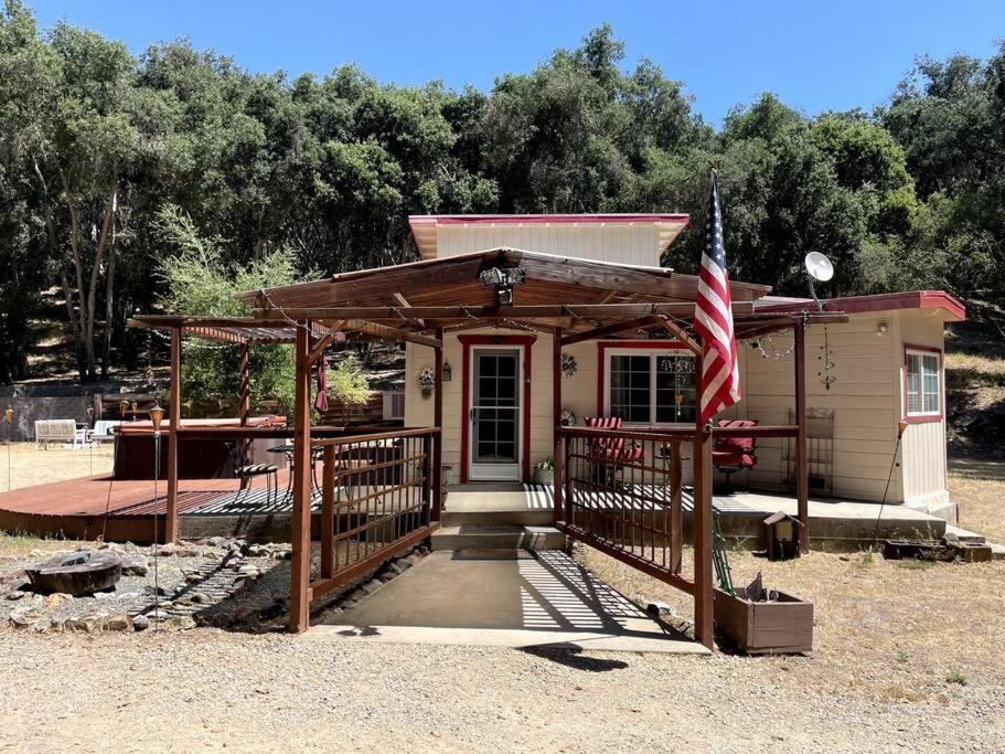 Το κτήριο όπου στεγάζεται  η παραθεριστική κατοικία