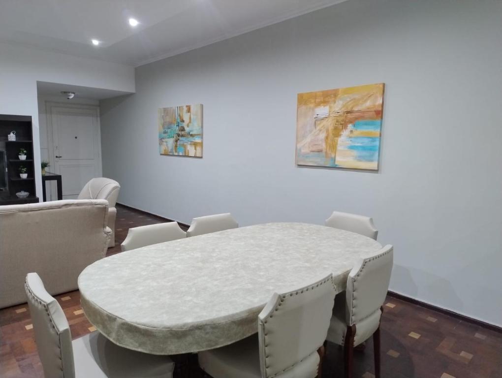 Posezení v ubytování Departamento en el Centro de Mendoza