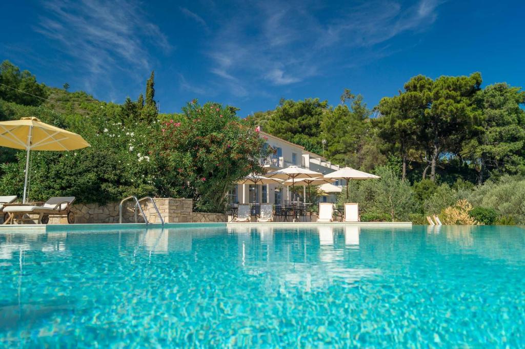 Bazén v ubytování Armonia Bay Hotel nebo v jeho okolí