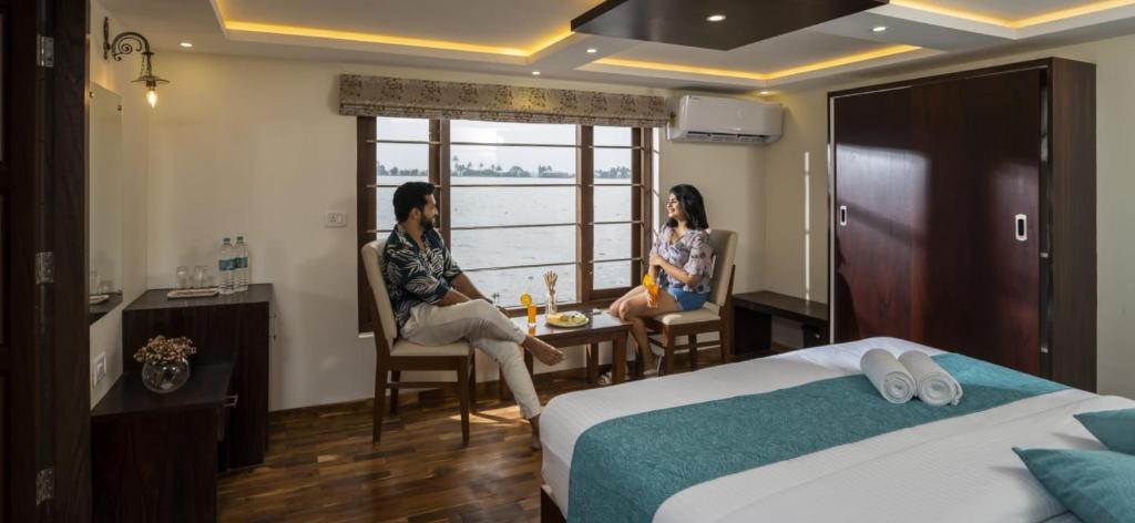 Postel nebo postele na pokoji v ubytování Royal Houseboats