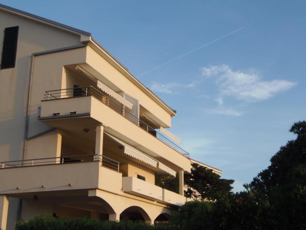 Budynek, w którym mieści się apartament