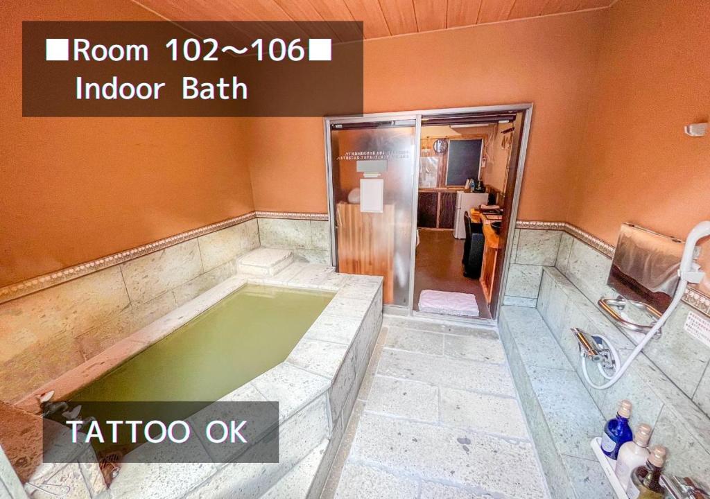 Koupelna v ubytování Bihadanoyu Koshikano Onsen