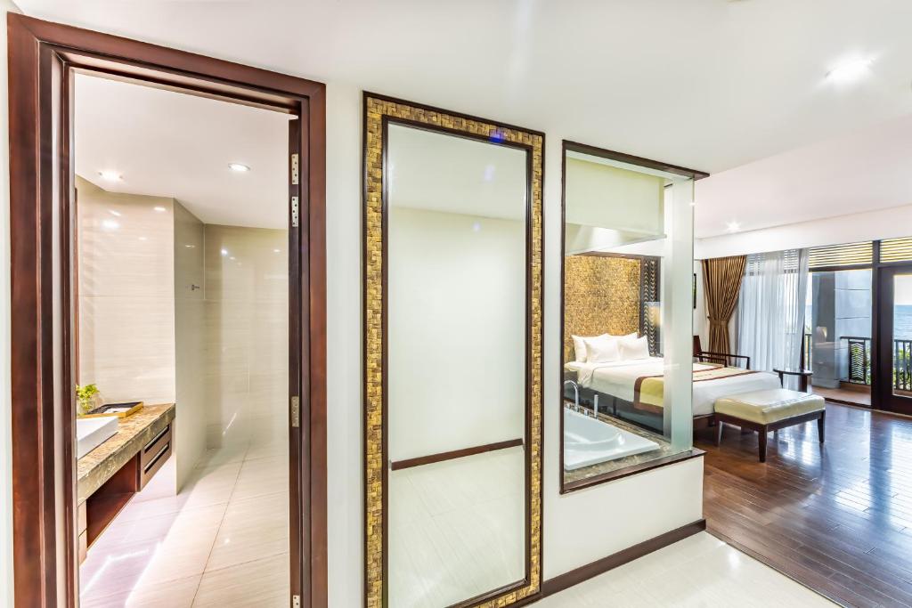 Phòng Deluxe Giường Đôi Có Ban Công Và Tầm Nhìn Ra Vườn