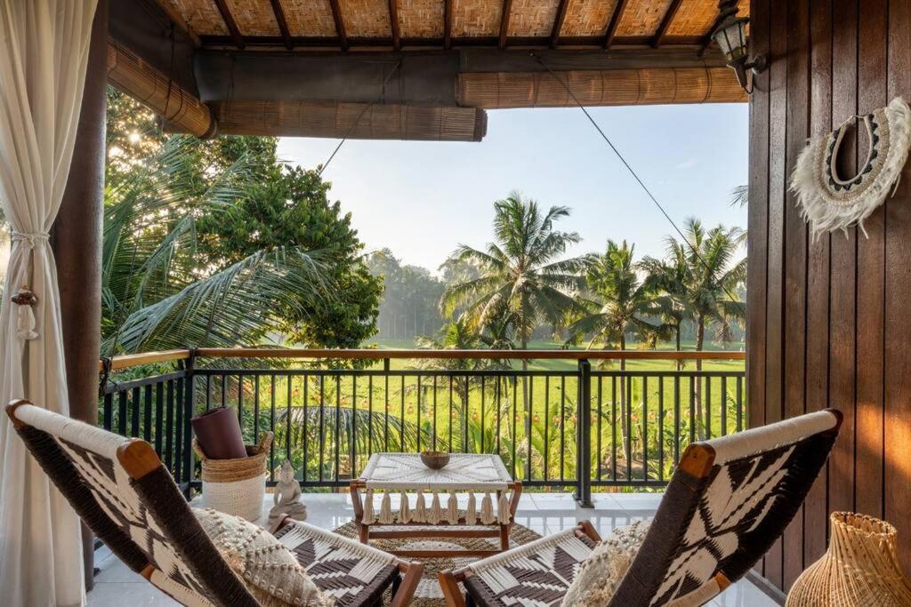 Μπαλκόνι ή βεράντα στο Family Paradise Villa, Shared Pool, Jungle & Rice Field Views