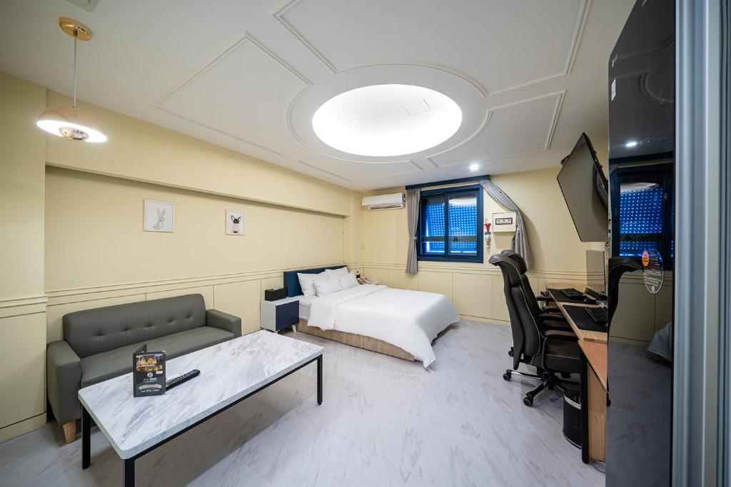 TV a/nebo společenská místnost v ubytování Hotel Bosco Incheon