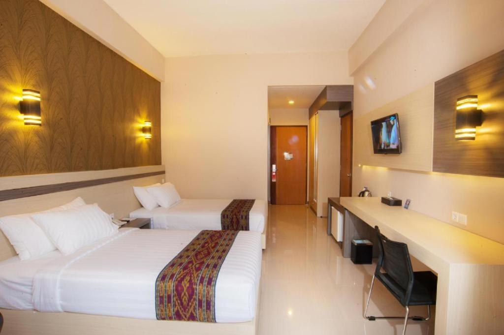 TV a/nebo společenská místnost v ubytování Lombok Raya Hotel