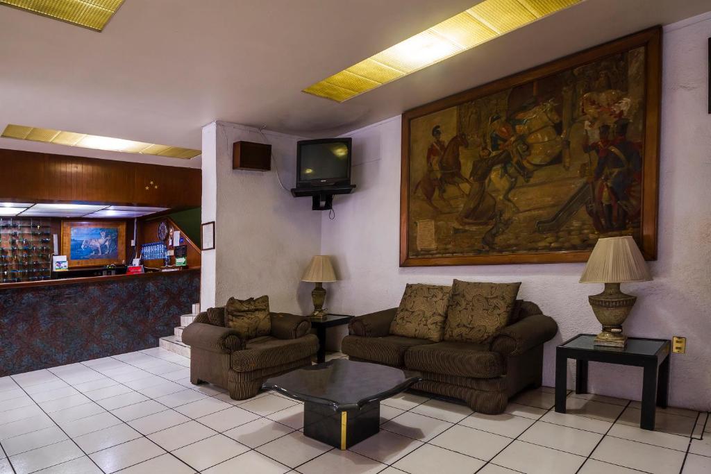TV a/nebo společenská místnost v ubytování Hotel Canada, Guadalajara