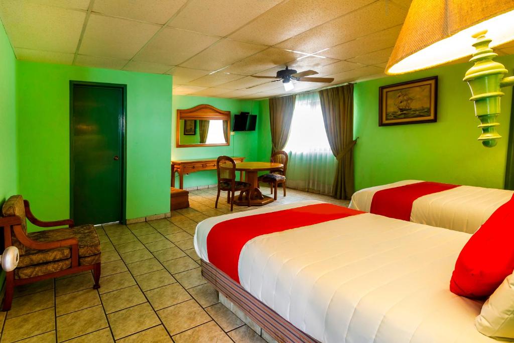 Postel nebo postele na pokoji v ubytování Hotel Canada, Guadalajara