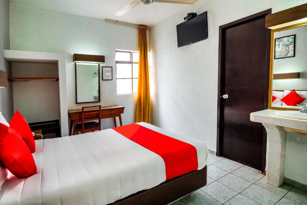 Postel nebo postele na pokoji v ubytování Hotel Canada, Guadalajara