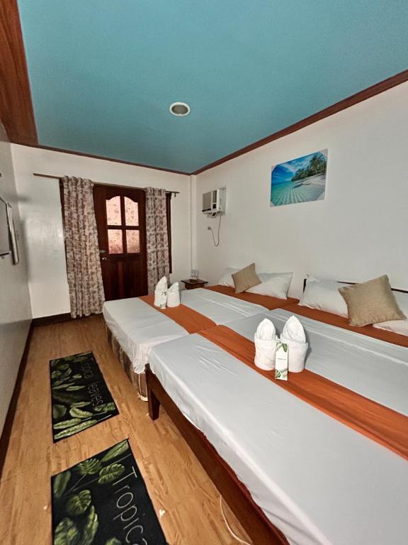 Postel nebo postele na pokoji v ubytování Brenmariel Tourist Inn