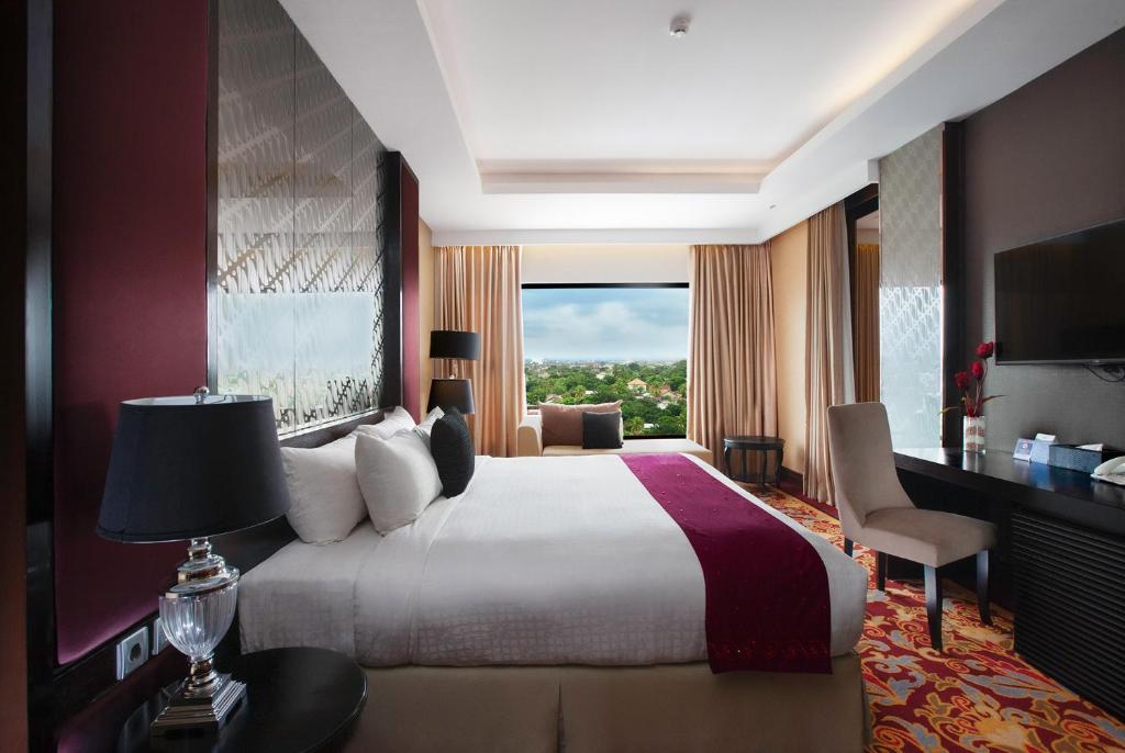 Postel nebo postele na pokoji v ubytování Lombok Raya Hotel