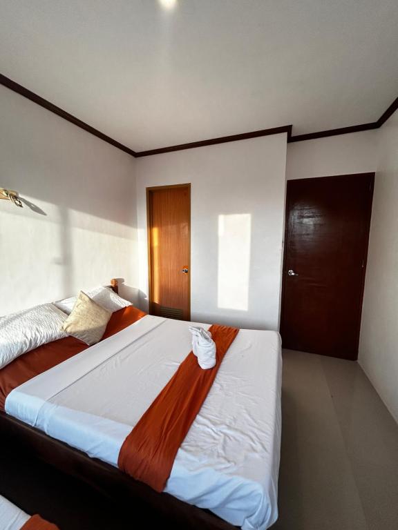 Postel nebo postele na pokoji v ubytování Brenmariel Tourist Inn