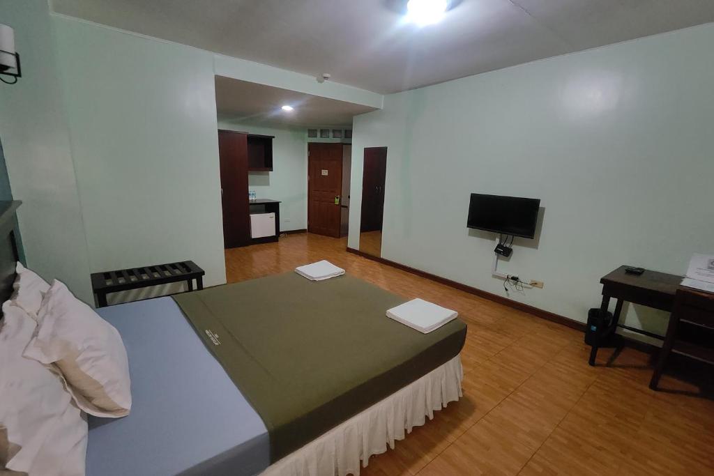 Postel nebo postele na pokoji v ubytování Oftana Suites Cebu near Oakridge
