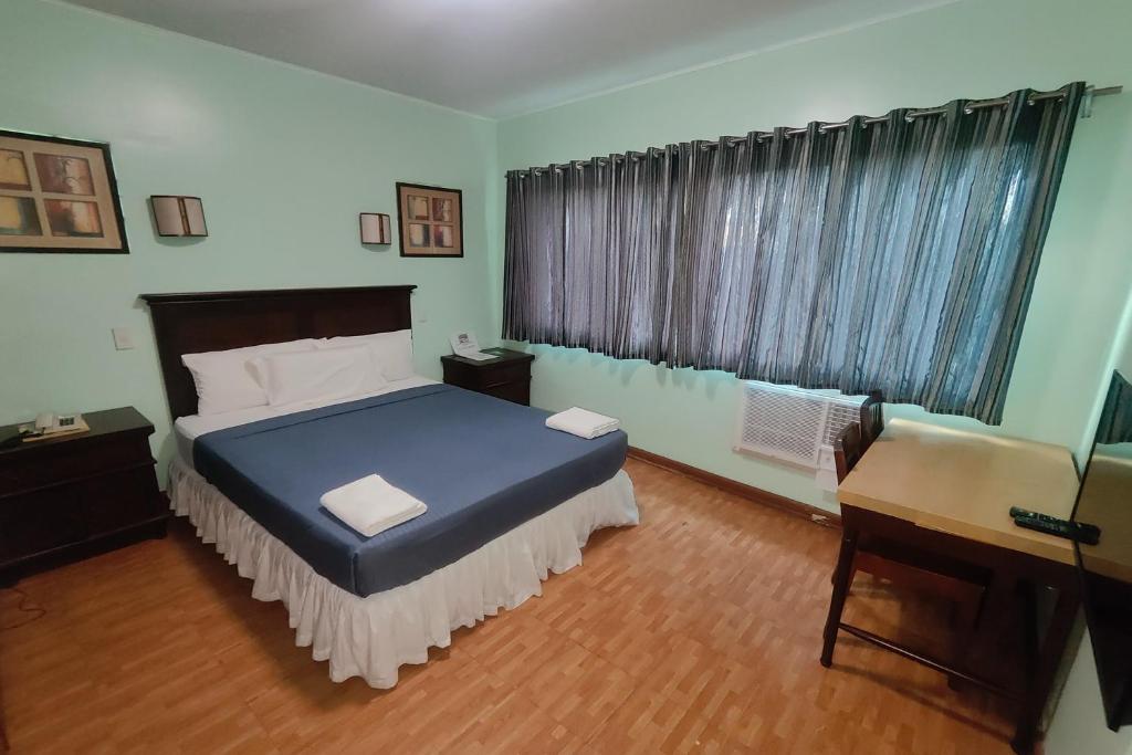 Postel nebo postele na pokoji v ubytování Oftana Suites Cebu near Oakridge
