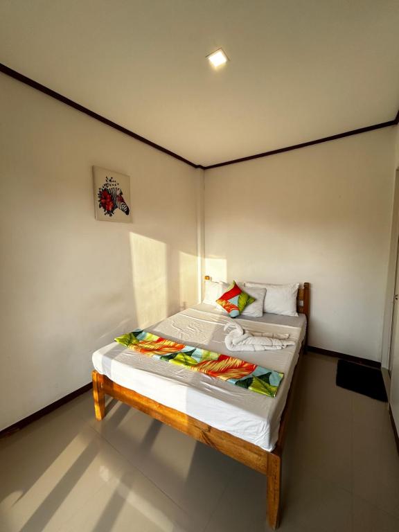 Postel nebo postele na pokoji v ubytování Brenmariel Tourist Inn