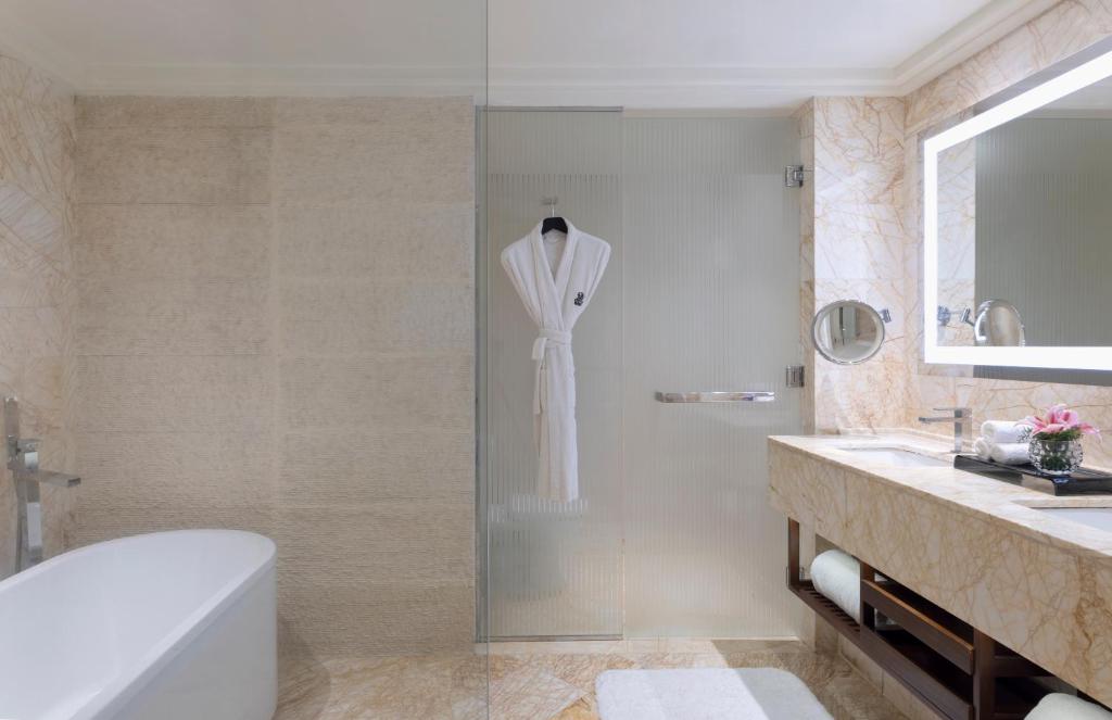 Koupelna v ubytování The Ritz - Carlton, Bangalore