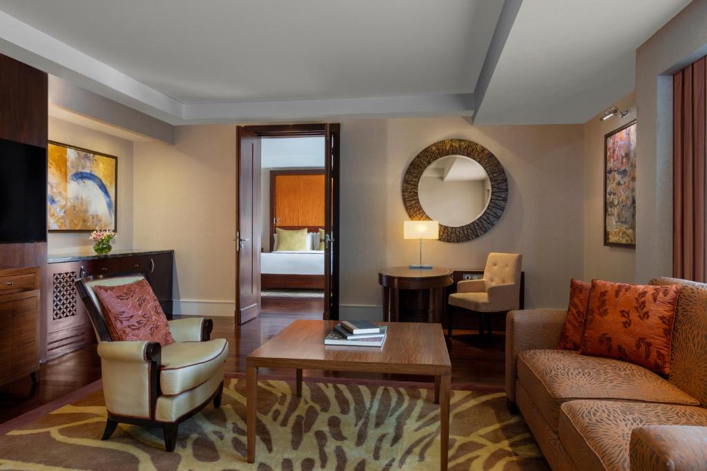 Posezení v ubytování The Ritz - Carlton, Bangalore