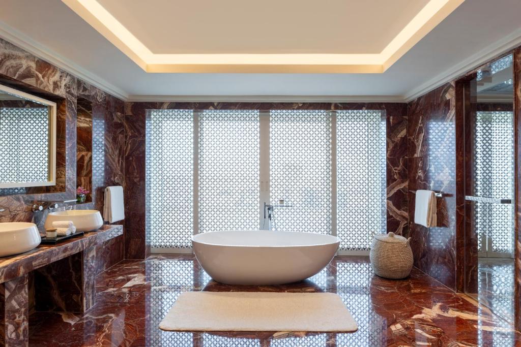 Posezení v ubytování The Ritz - Carlton, Bangalore