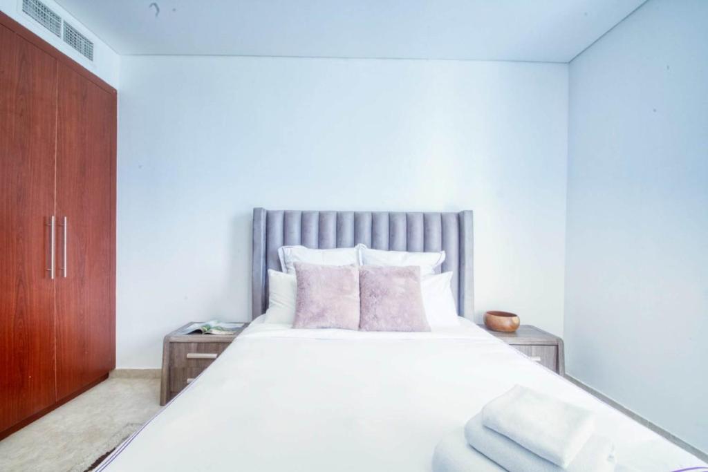 Postel nebo postele na pokoji v ubytování Dream Inn Apartments- Emaar Towers - Rega Al Buteen