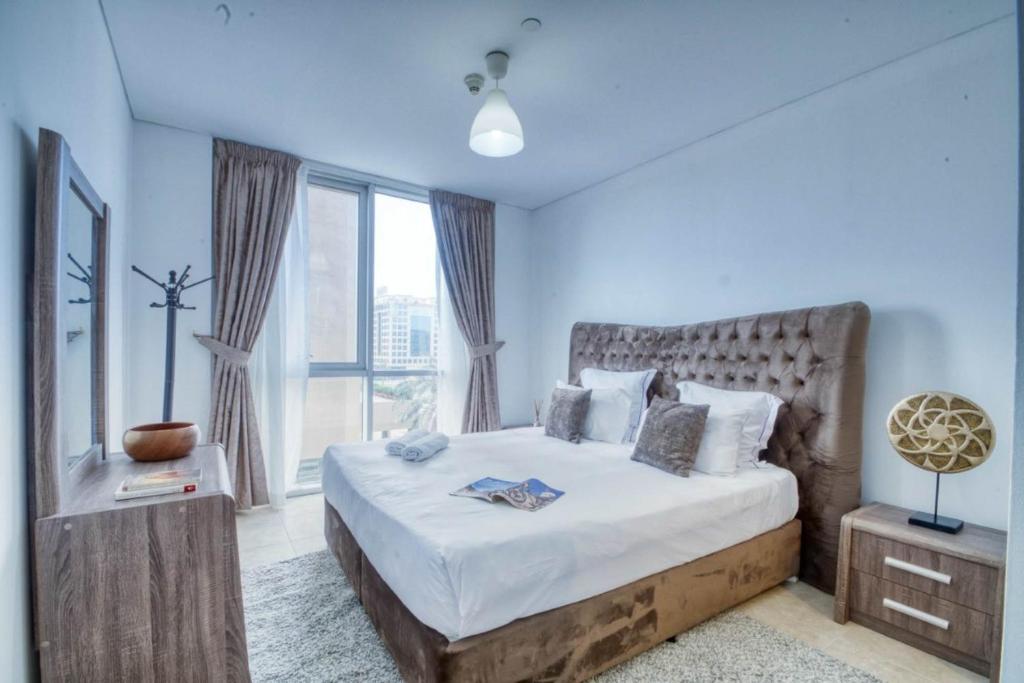 Postel nebo postele na pokoji v ubytování Dream Inn Apartments- Emaar Towers - Rega Al Buteen