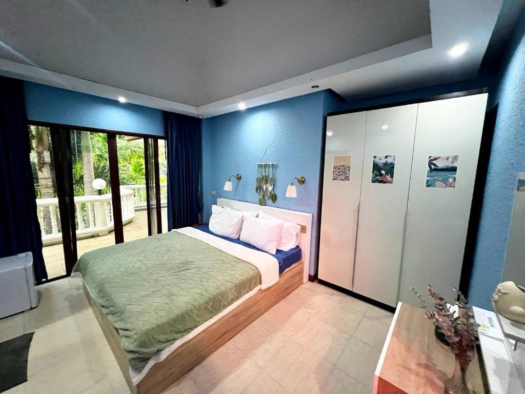 Smokers Resort - Standard Single Room