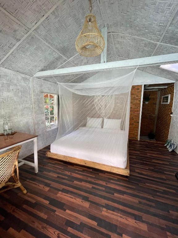 Postel nebo postele na pokoji v ubytování Hub Tata Guesthouse