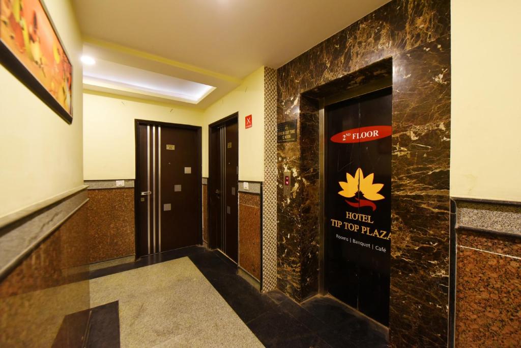 a hallway with a elevator in a building at Collection O Tip Top in Jaipur