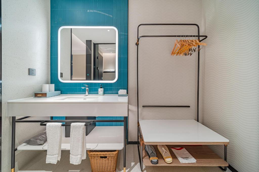 Koupelna v ubytování Echarm Hotel Guangzhou Baiyun Station Julong Metro Station