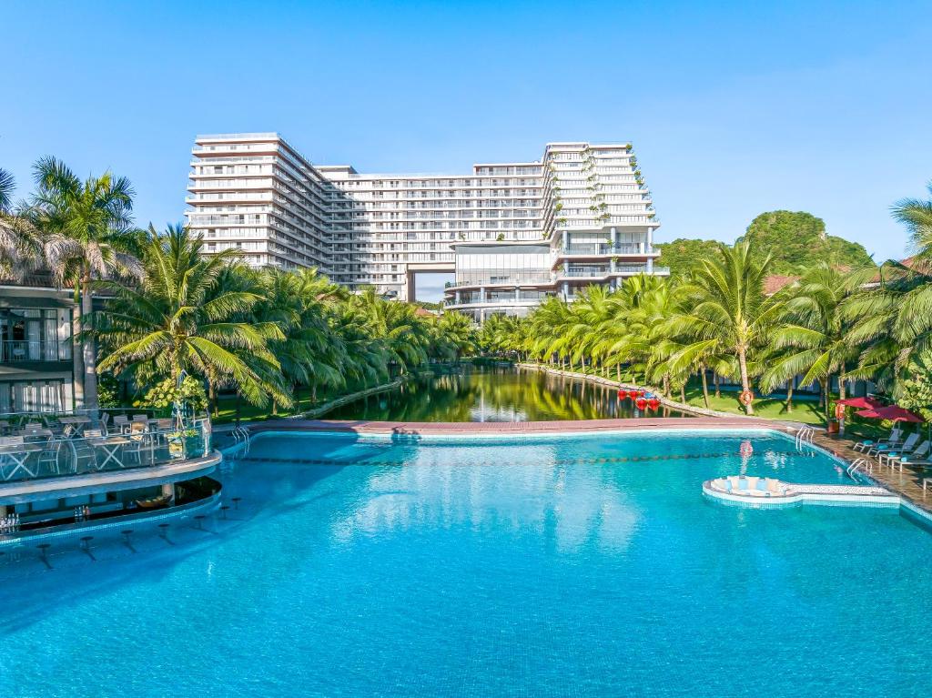 Bazén v ubytování KOI Resort & Residence Da Nang nebo v jeho okolí