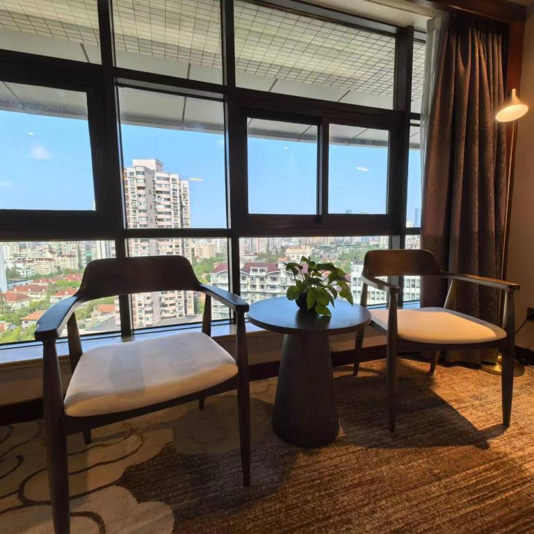 Posezení v ubytování Jin Jiang Pine City Hotel