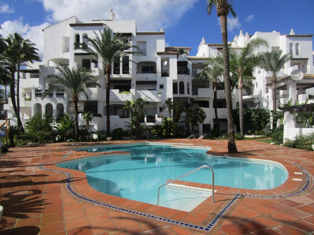 Nice groundfloor with pool view