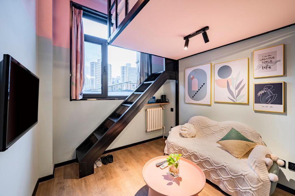 BeiJing Seeyou Youth Hostel - Lama Temple&Tian'anmen& Forbidden City ,One stop on the special line to the airport Free Laundry Luggage Storage Wifi and laundry room Tourism service photo