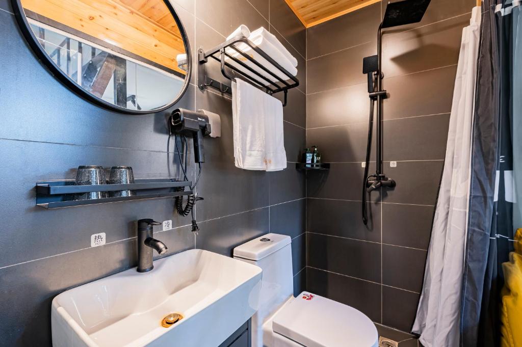 BeiJing Seeyou Youth Hostel - Lama Temple&Tian'anmen& Forbidden City ,One stop on the special line to the airport Free Laundry Luggage Storage Wifi and laundry room Tourism service photo