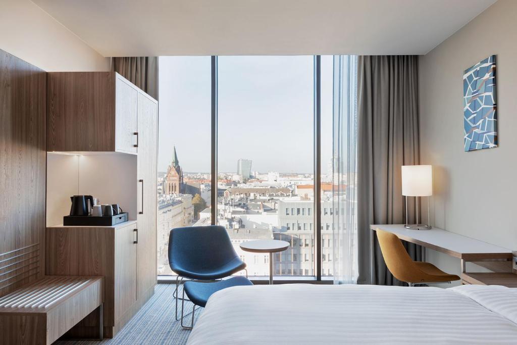 Postel nebo postele na pokoji v ubytování Courtyard by Marriott Szczecin City