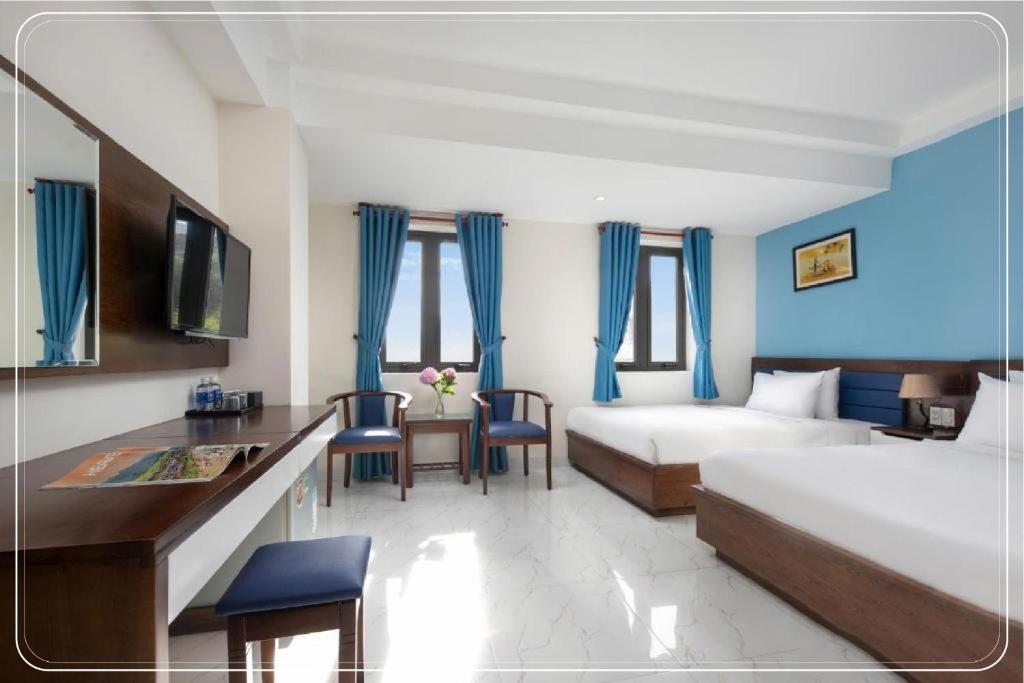 Postel nebo postele na pokoji v ubytování Ngoc Bich hotel