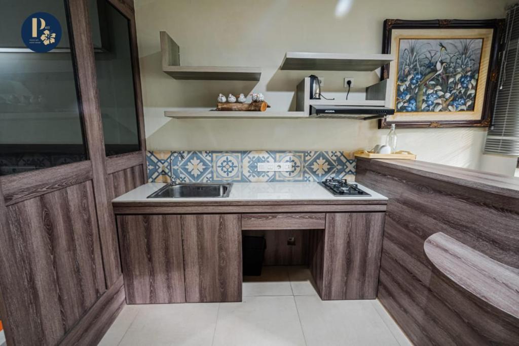 Kuchyň nebo kuchyňský kout v ubytování Bali Puspa Guest House