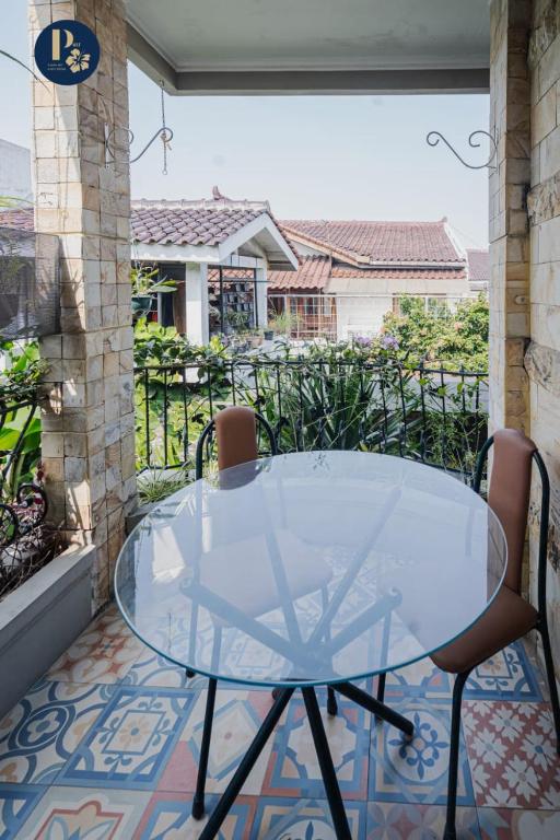 Balkón nebo terasa v ubytování Bali Puspa Guest House