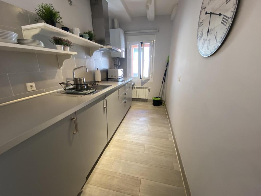 Kuchyň nebo kuchyňský kout v ubytování Apartamentos "Casa Abuelo Juan"