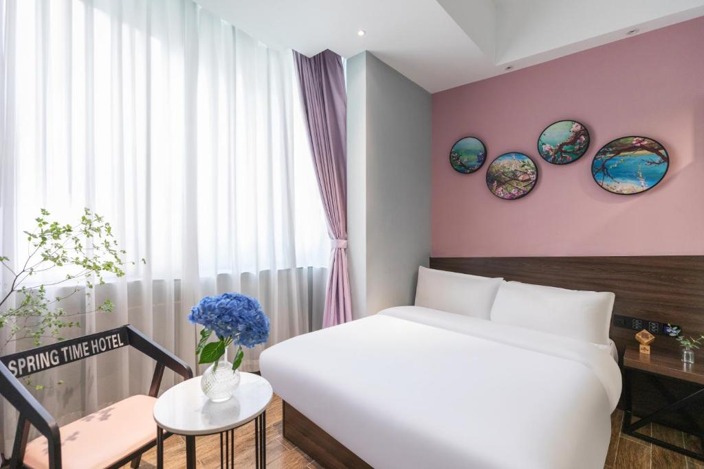 Postel nebo postele na pokoji v ubytování Spring Time Hotel